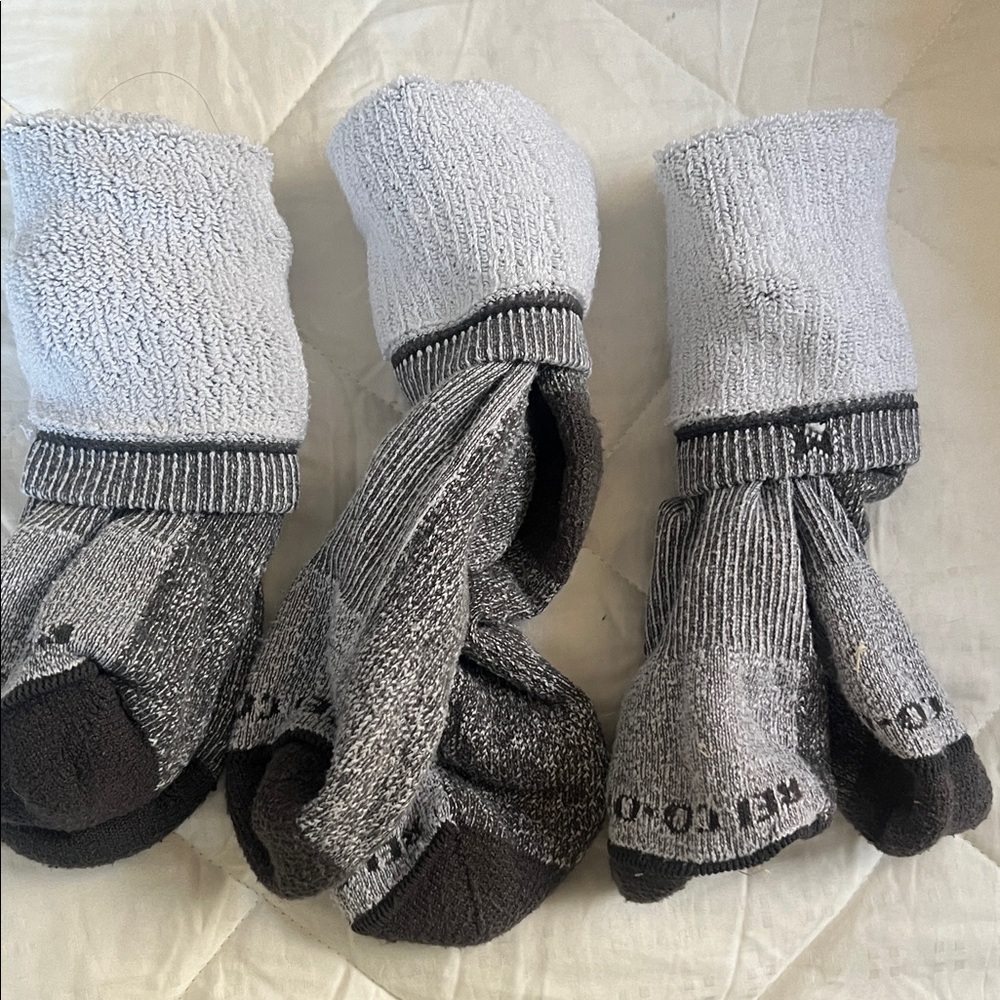 Gray Men’s REI SOCKS MEDIUM- Cushioned Comfort